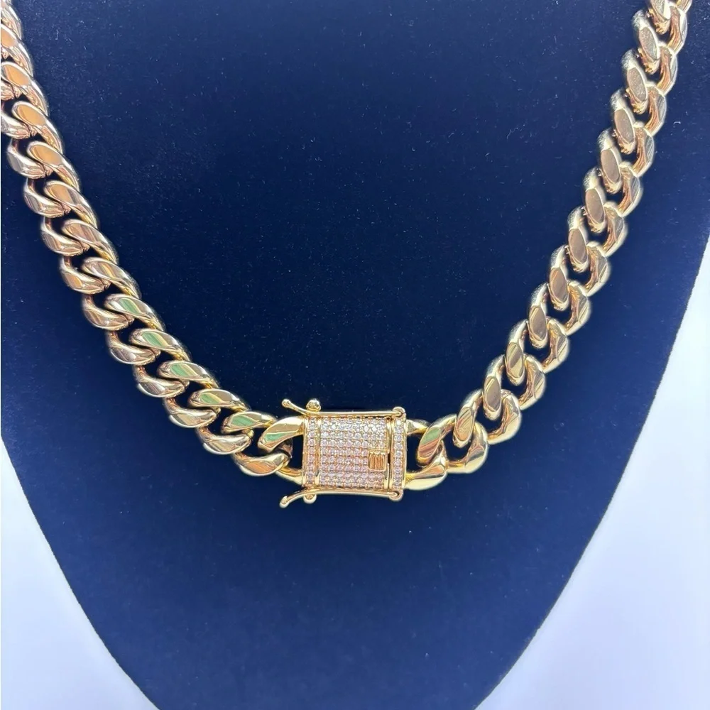 Men’s Elegant Gold Chain Necklace